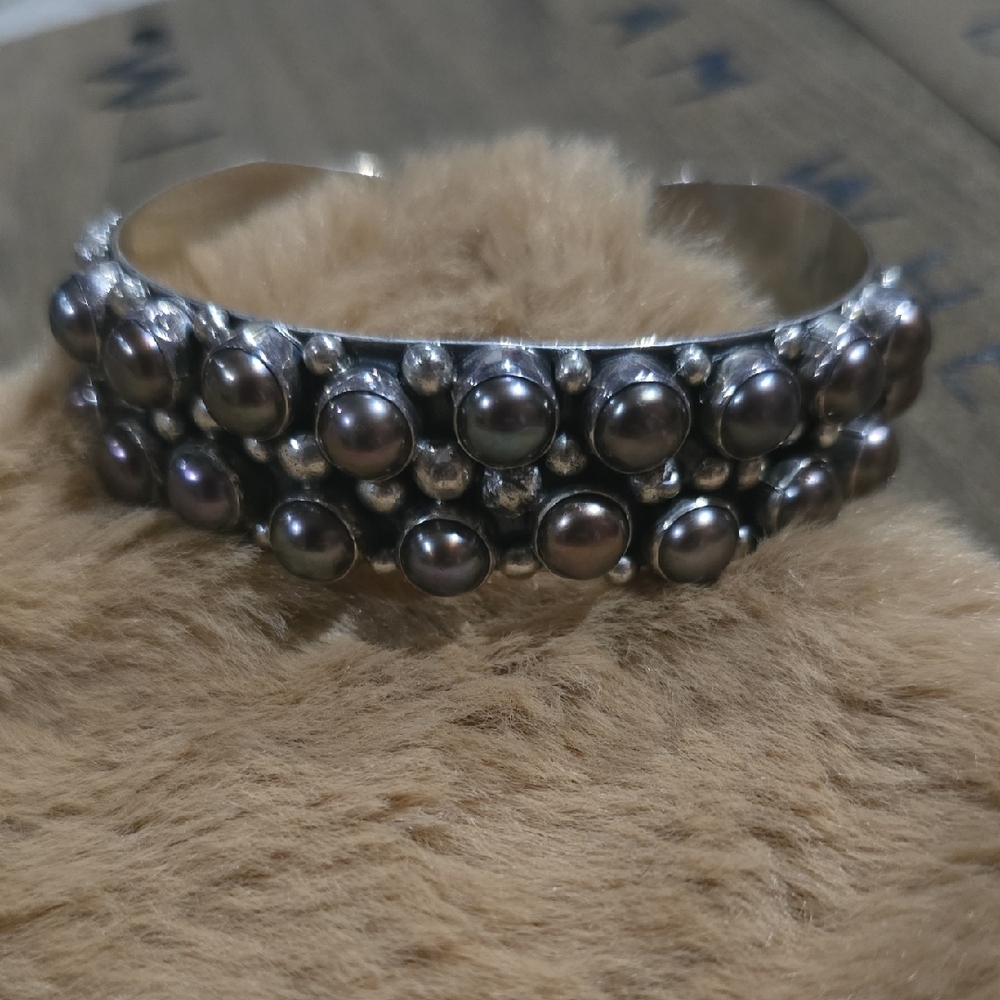 Elegant Sterling Silver and Black Pearl American Indian Bracelet